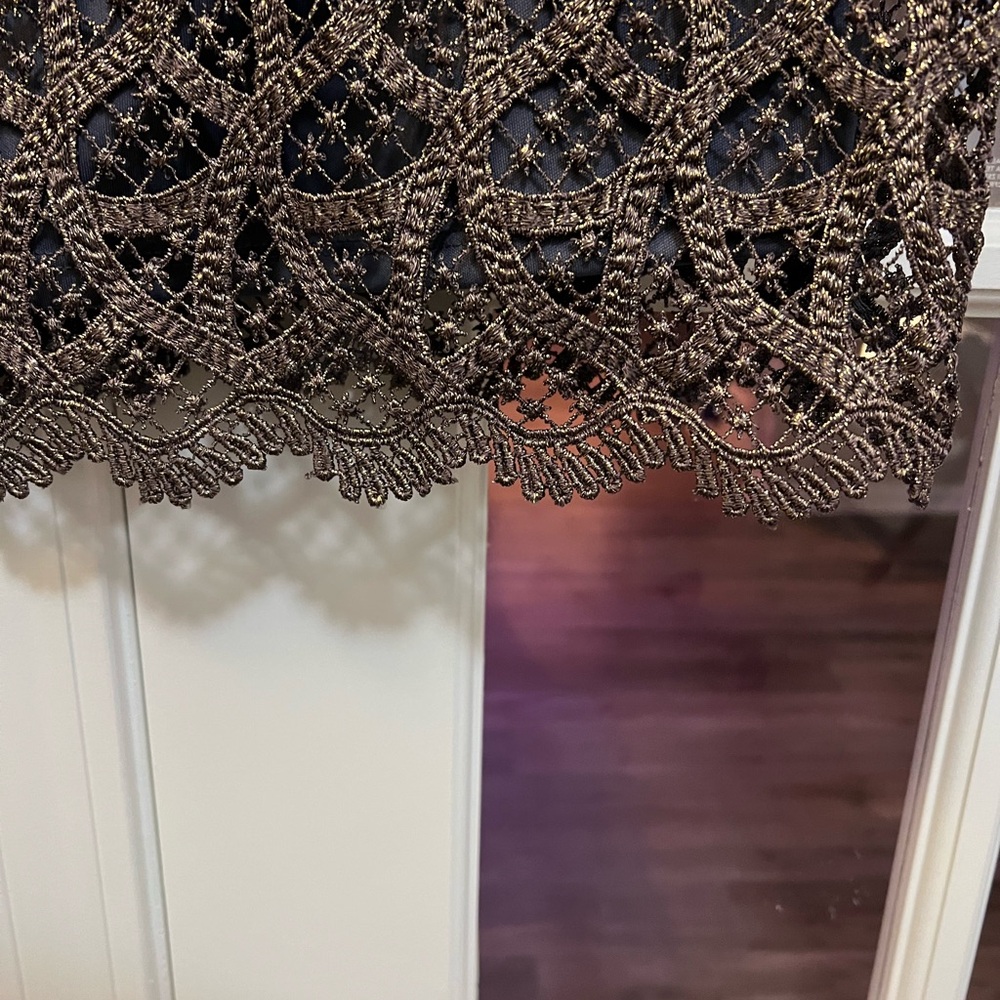Stunning Suzy Chin sheath dress with gold brocade and grey lining. Size 4 EUC - Picture 8 of 8